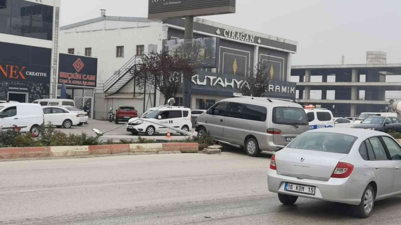 Bursa’da zincirleme kazada ölümden döndüler