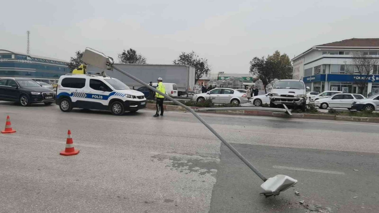 Bursa’da zincirleme kazada ölümden döndüler