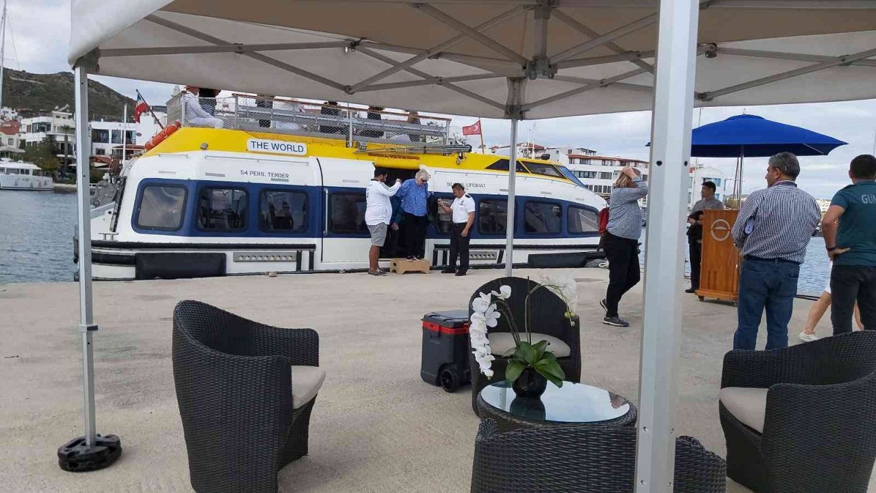 Datça’ya ilk kez kruvaziyer gemisi geldi