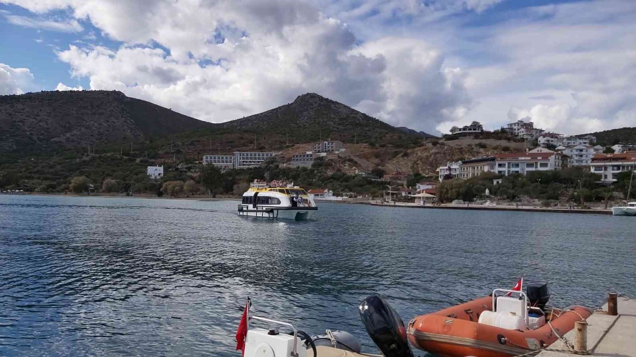 Datça’ya ilk kez kruvaziyer gemisi geldi