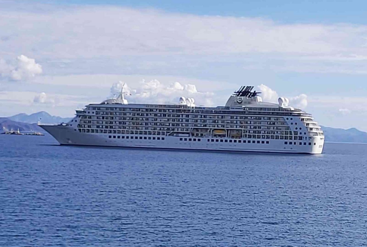 Datça’ya ilk kez kruvaziyer gemisi geldi