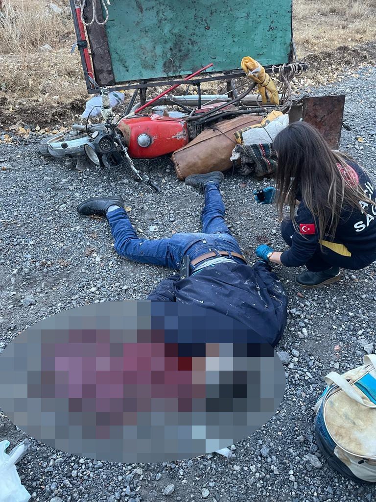 Baba ile oğlu bir hafta arayla hayatını kaybetti