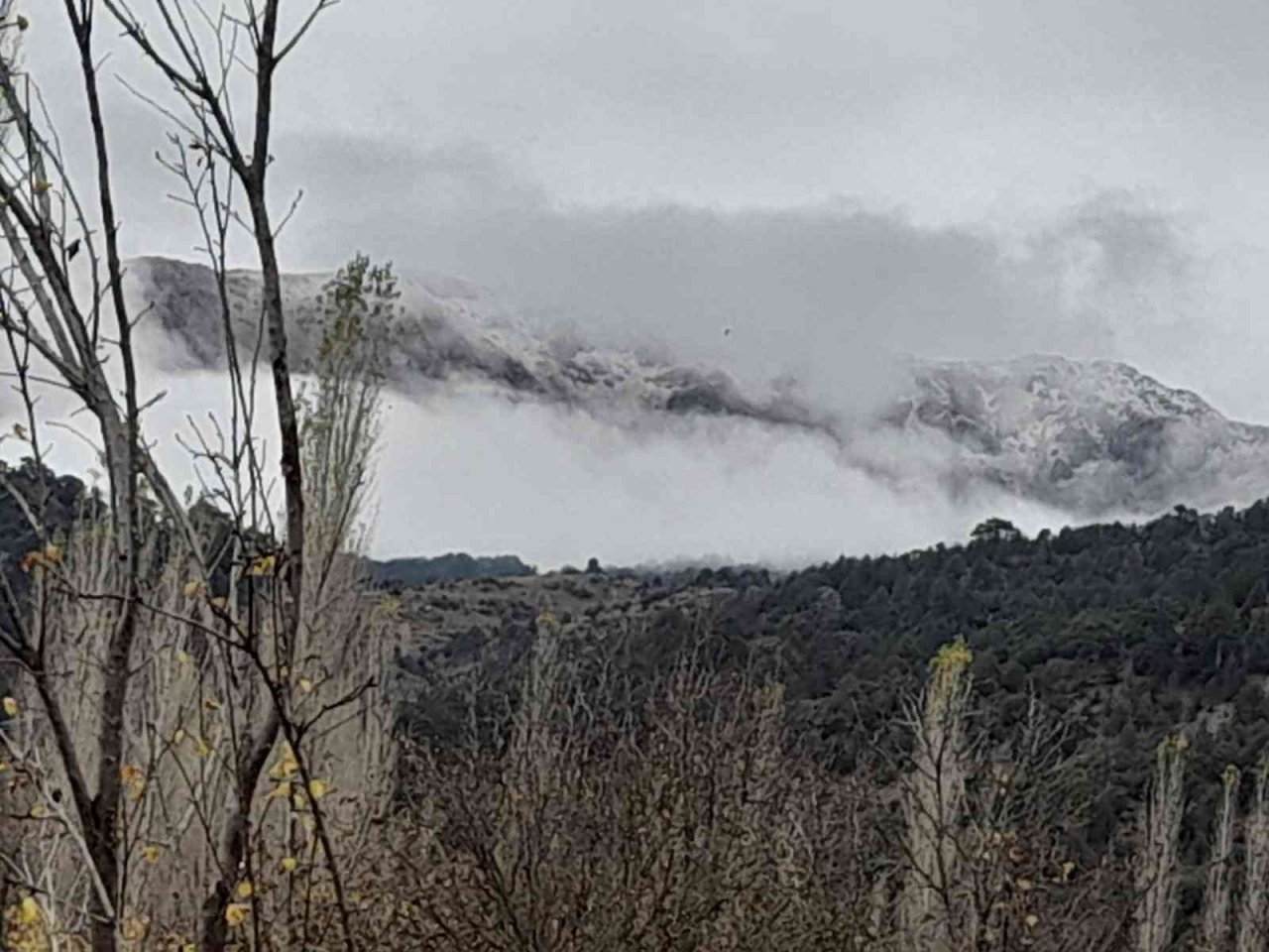 Bozdağ ve Karkın Dağı’nda mevsimin ilk karı görüldü
