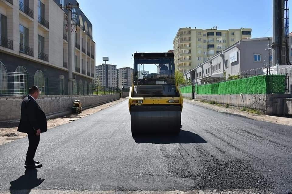 Havaların soğumasıyla Bağlar ilçesinde asfalt çalışmaları tamamlandı