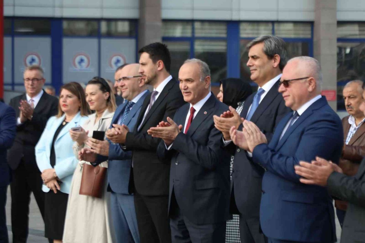 Karadağ heyeti mehter ekibiyle karşılandı