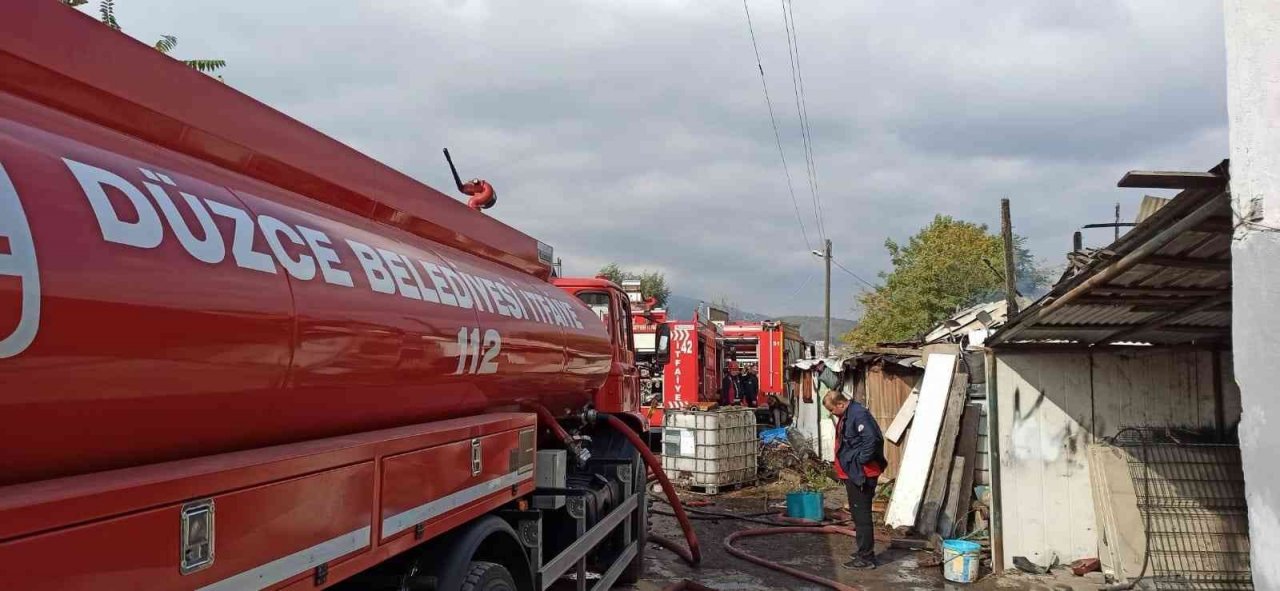 Yanan ahır alev topuna döndü