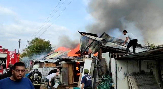 Yanan ahır alev topuna döndü
