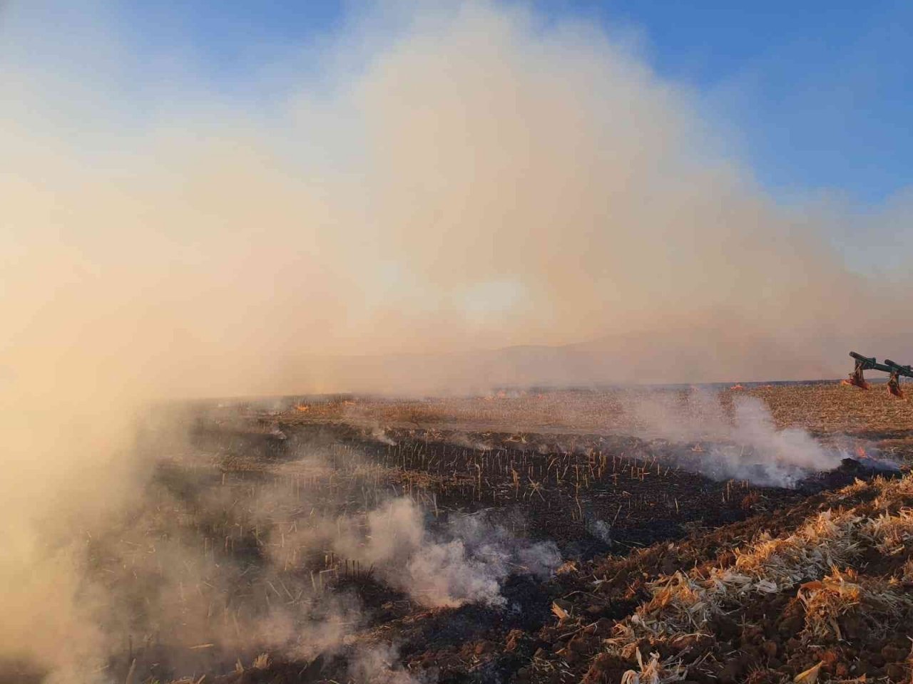 Anız yangınında 100 dönüm arazi kül oldu