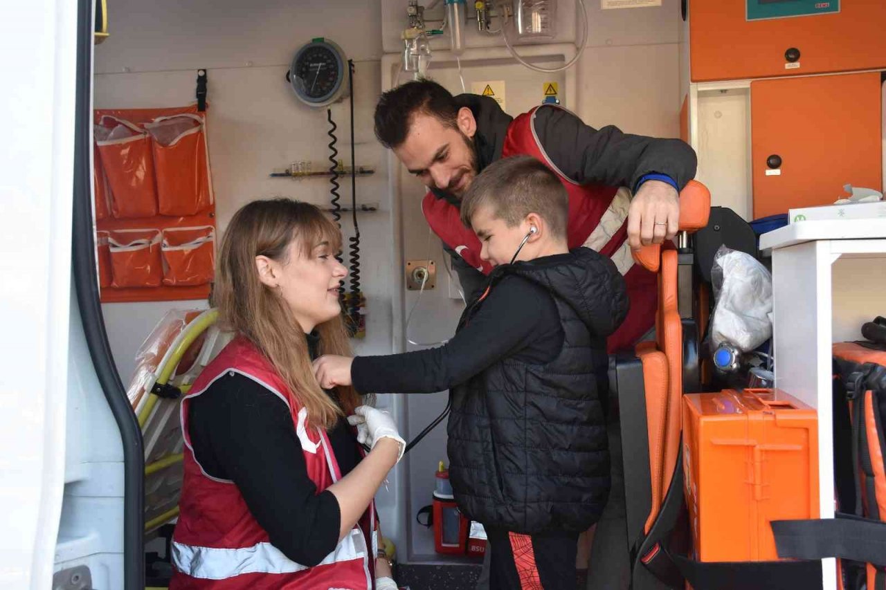 Gemlik’te anaokuluna öğrencileri sağlık hizmetleri hakkında bilgilendirildi