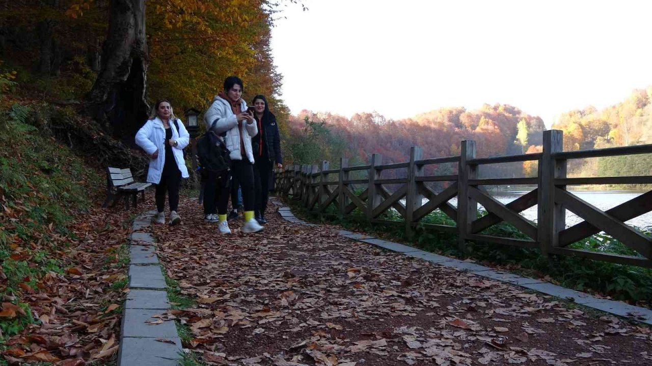 Ulugöl’de eşsiz renk cümbüşü: Günde 6 bin kişi geziyor