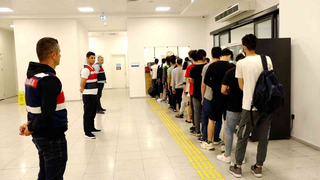 İstanbul’da 41 bin 35 kaçak göçmen sınır dışı edildi