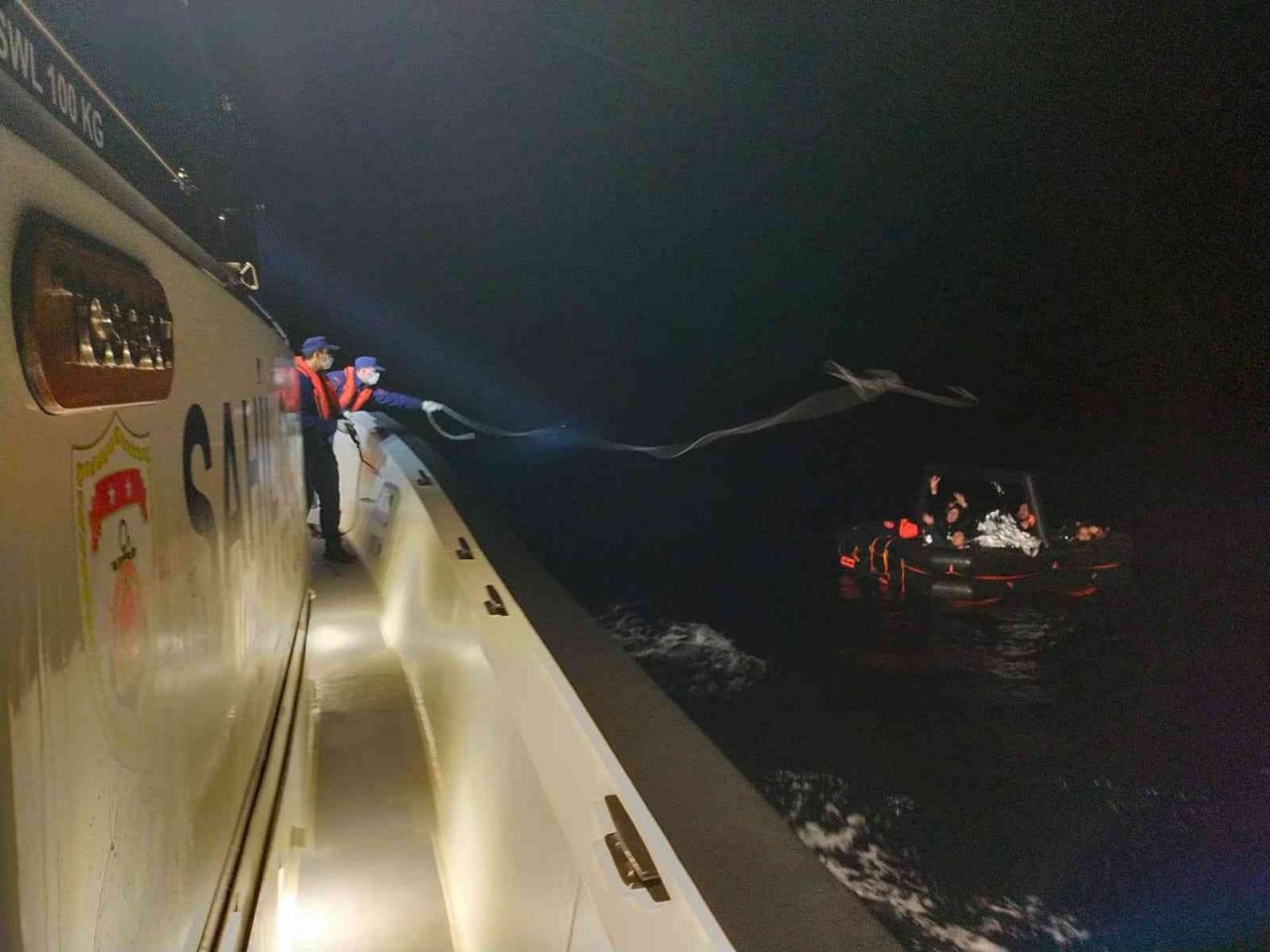 İzmir açıklarında 138 düzensiz göçmen kurtarıldı, 75 göçmen yakalandı