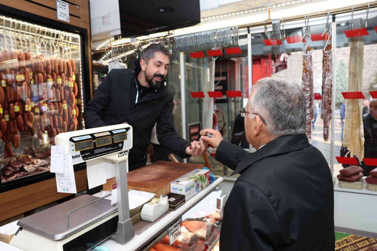 Başkan Büyükkılıç, Kazancılar Çarşısı’nda Esnafları Gezdi