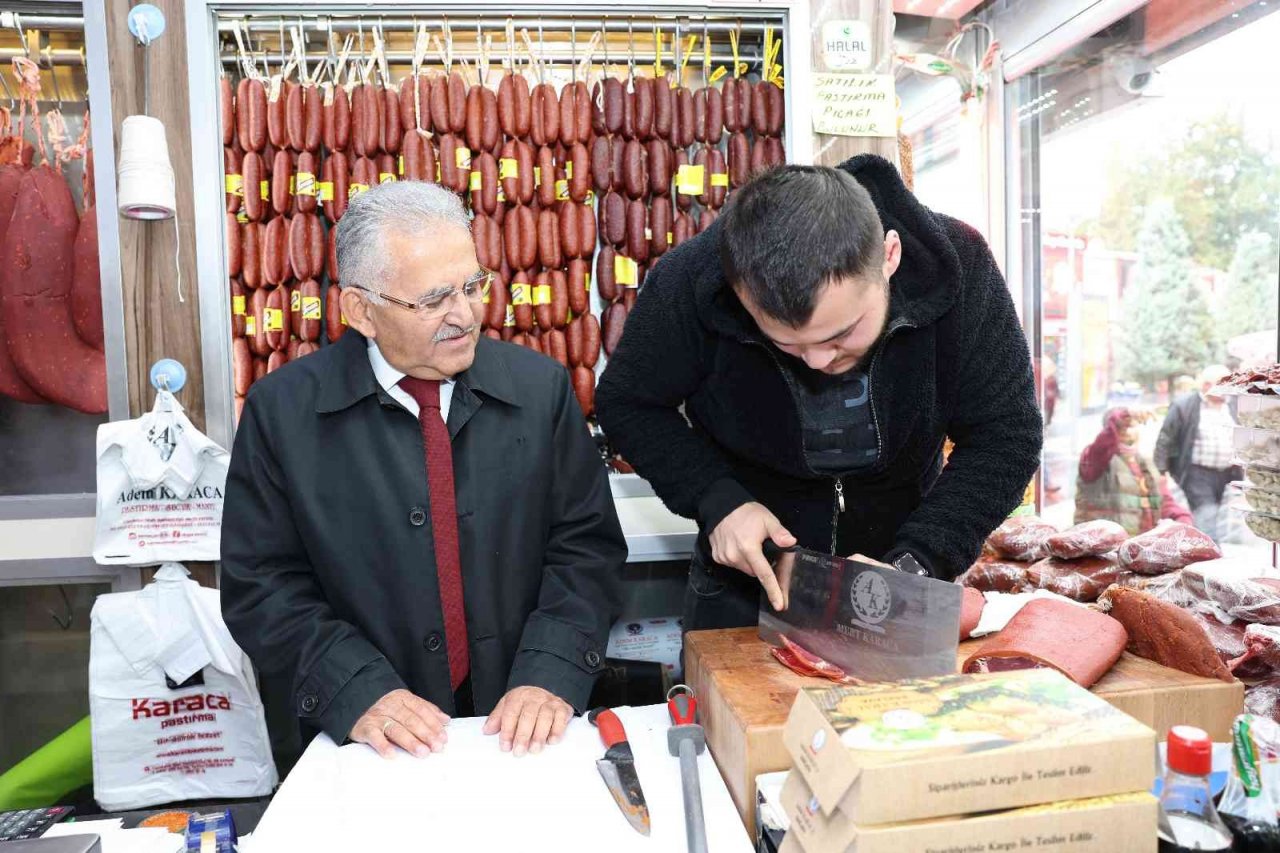 Başkan Büyükkılıç, Kazancılar Çarşısı’nda Esnafları Gezdi