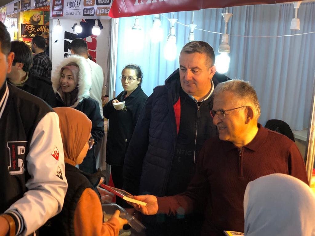 Başkan Büyükkılıç’tan Yöresel Ürünler Fuarı ziyareti