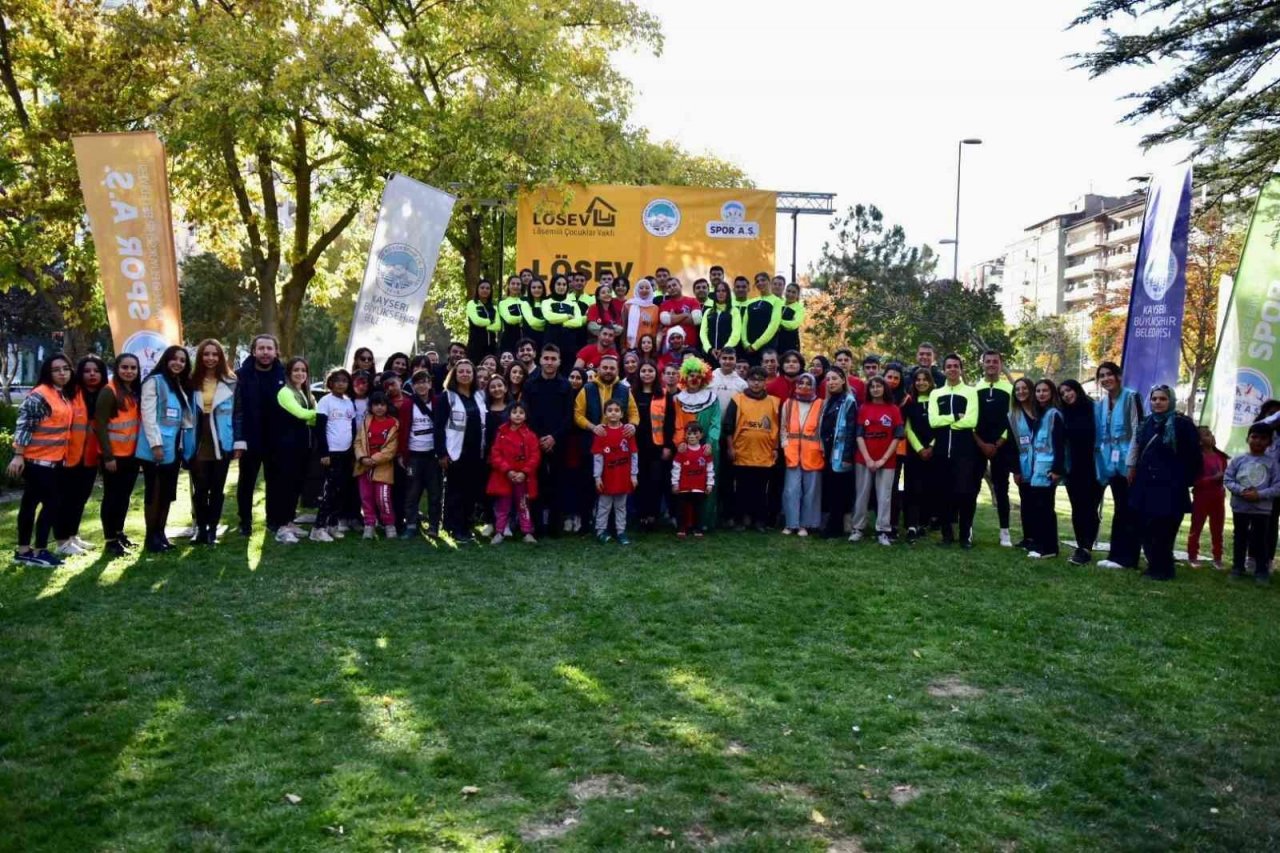 Büyükşehir, lösemili çocuklara moral ve sevgi dağıttı