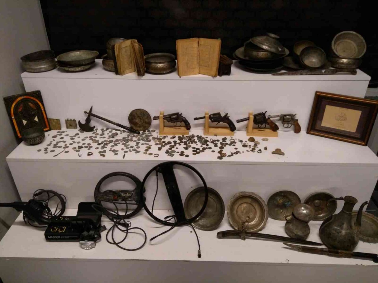 Müze gibi eve polis baskını