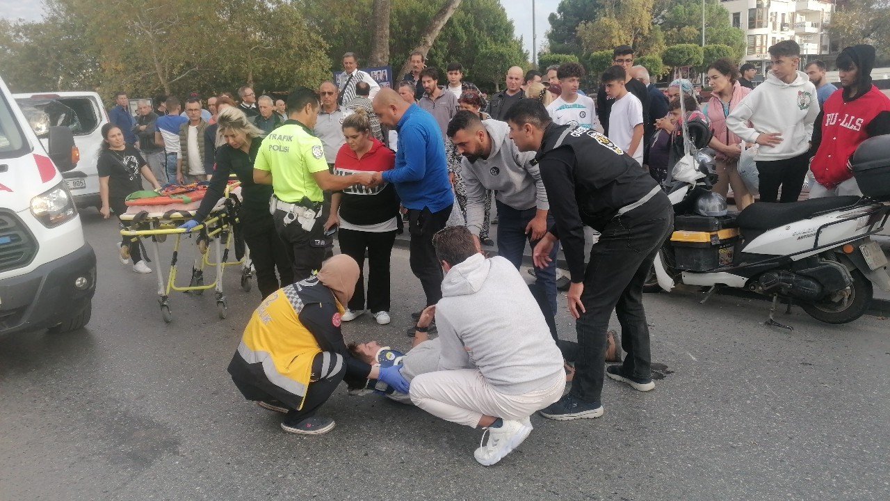 Panelvana arkadan çarpıp kaskıyla camı patlattı