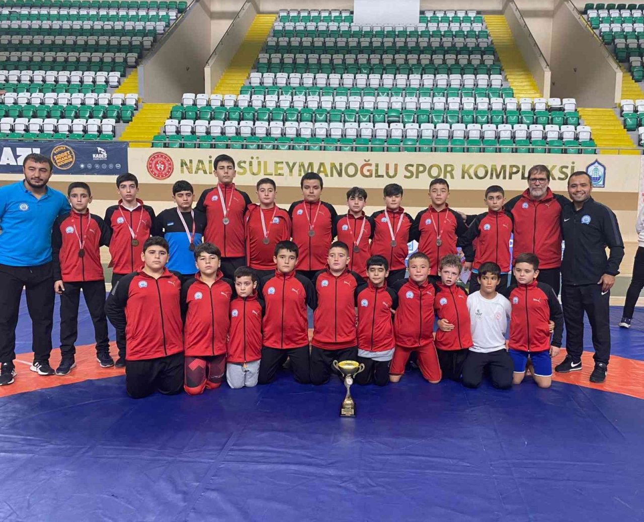 Güreş minderinde ‘Yıldırım’ fırtınası