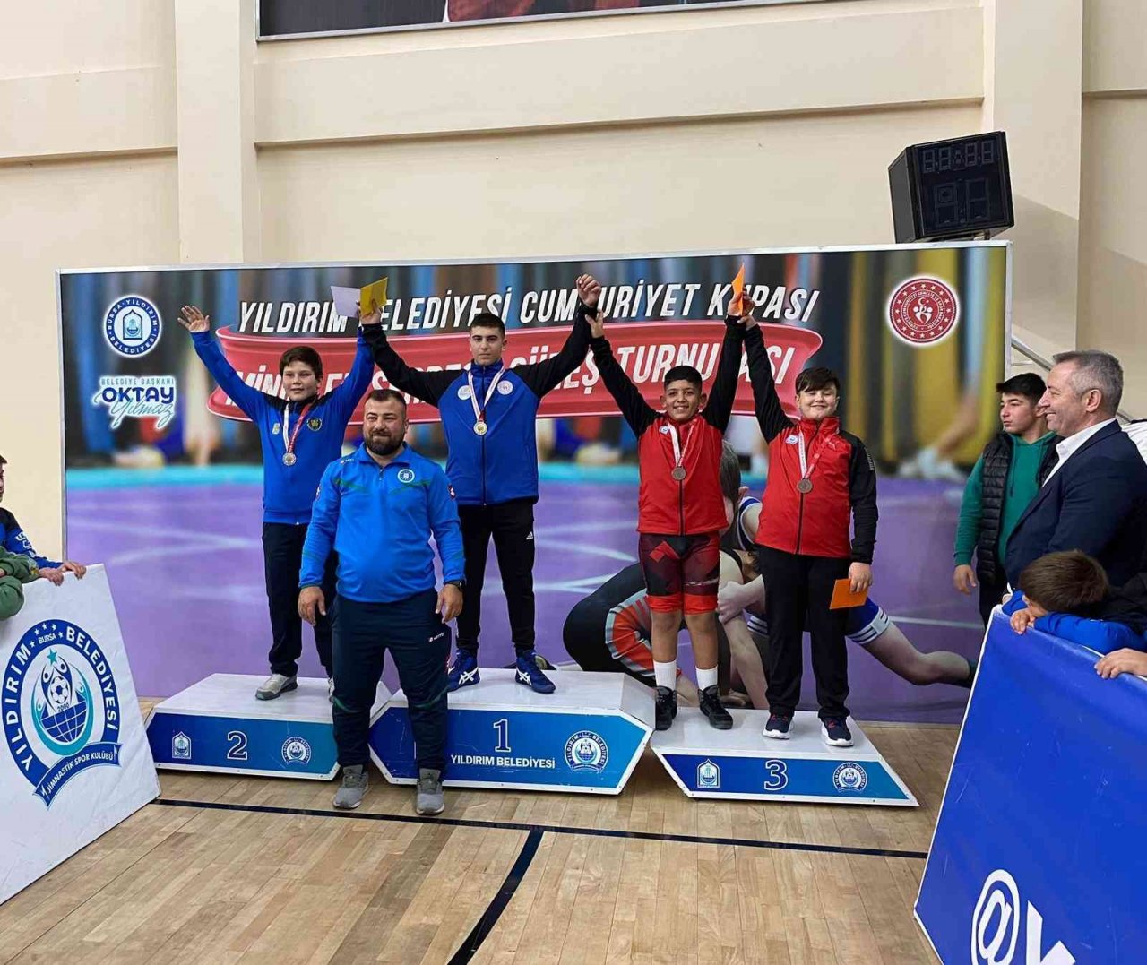 Güreş minderinde ‘Yıldırım’ fırtınası