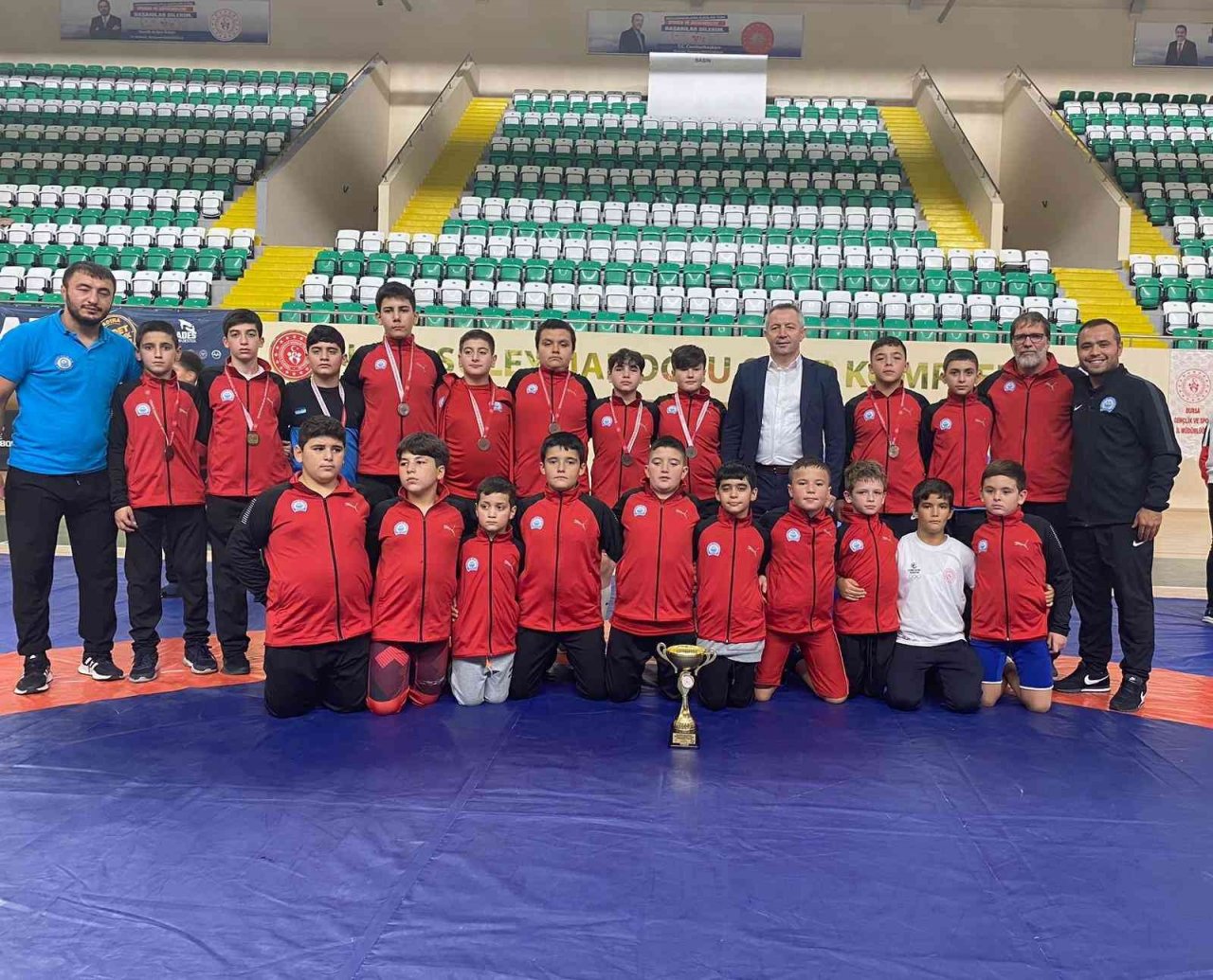 Güreş minderinde ‘Yıldırım’ fırtınası