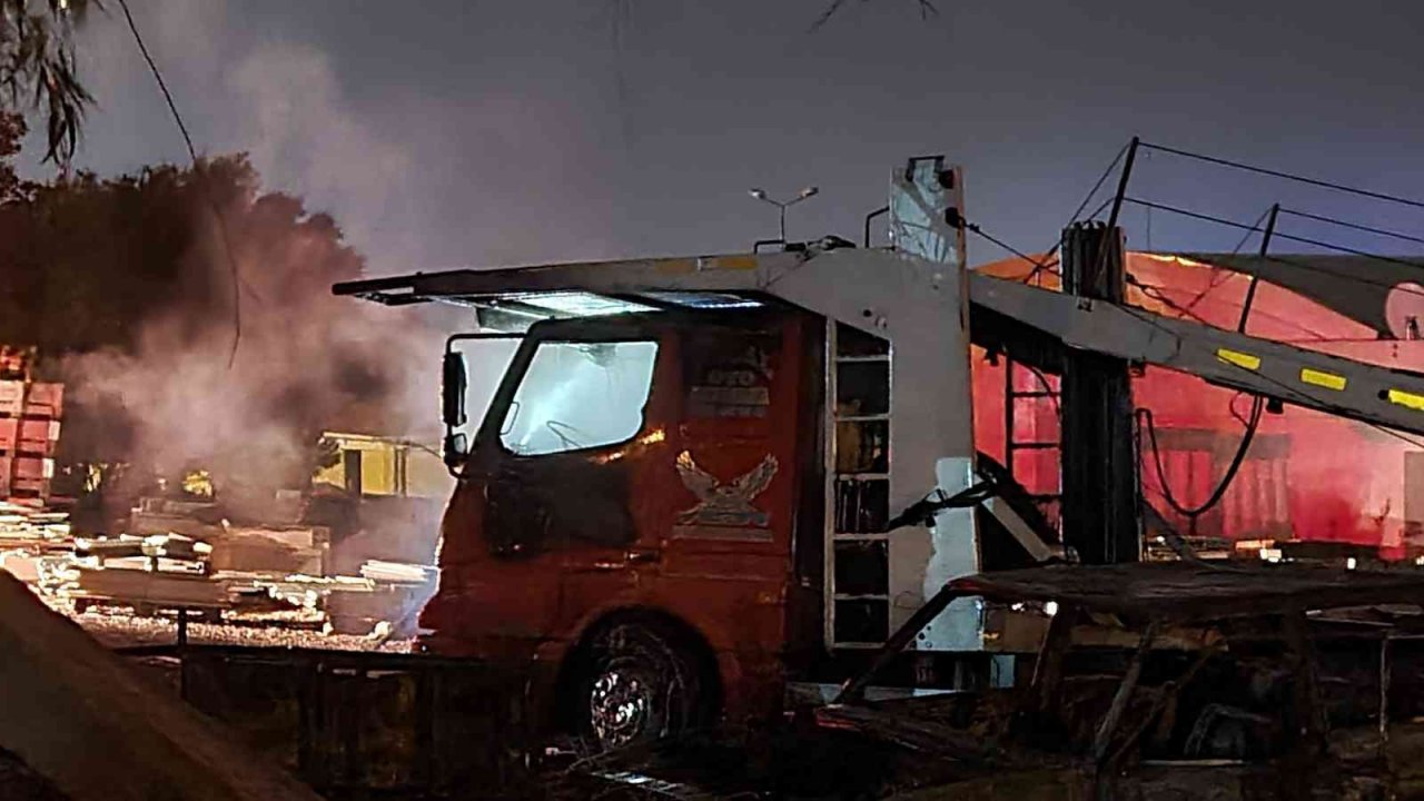 Park halindeki kamyon kundaklandı