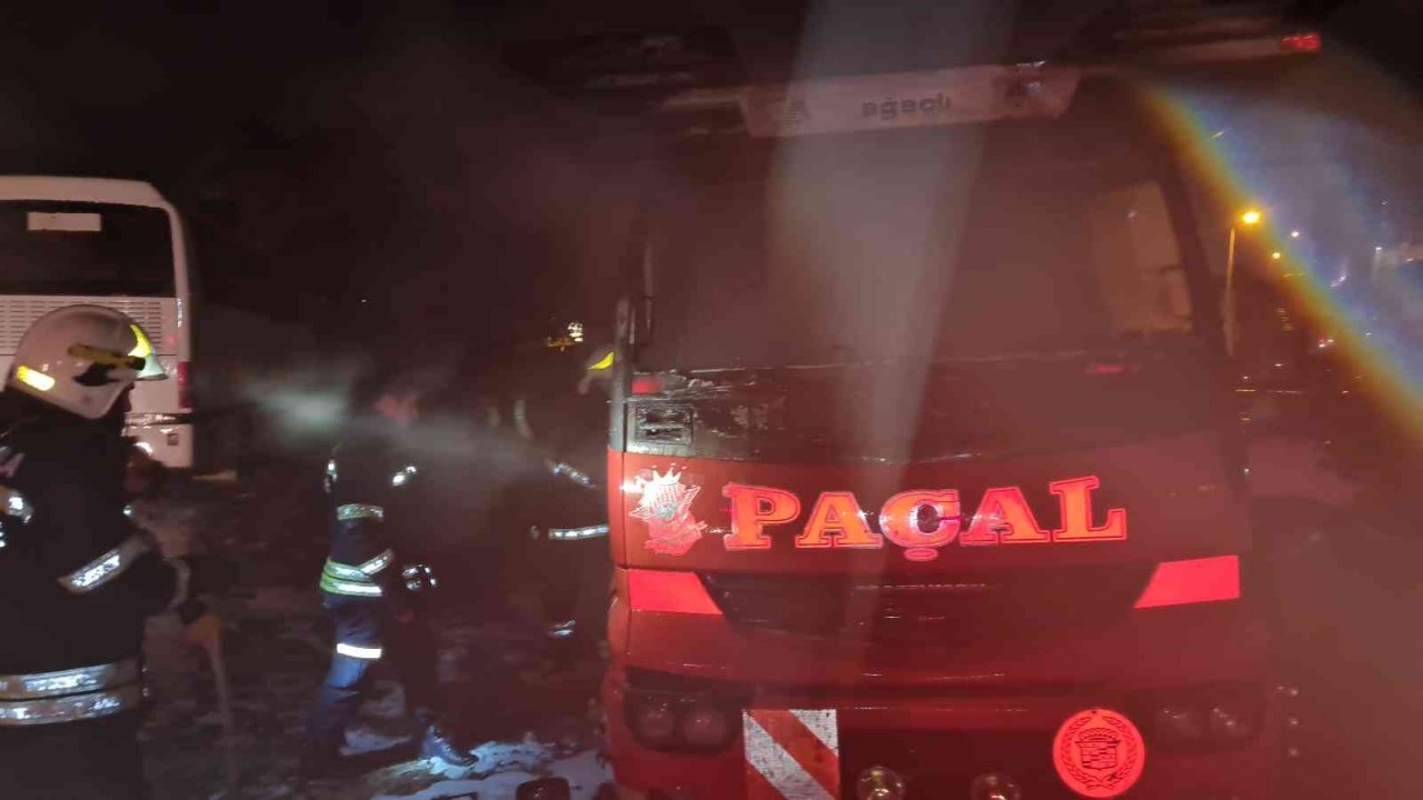 Park halindeki kamyon kundaklandı