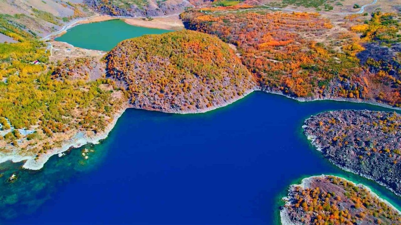 Kışa hazırlanan Nemrut Krater Gölü’nde renk cümbüşü