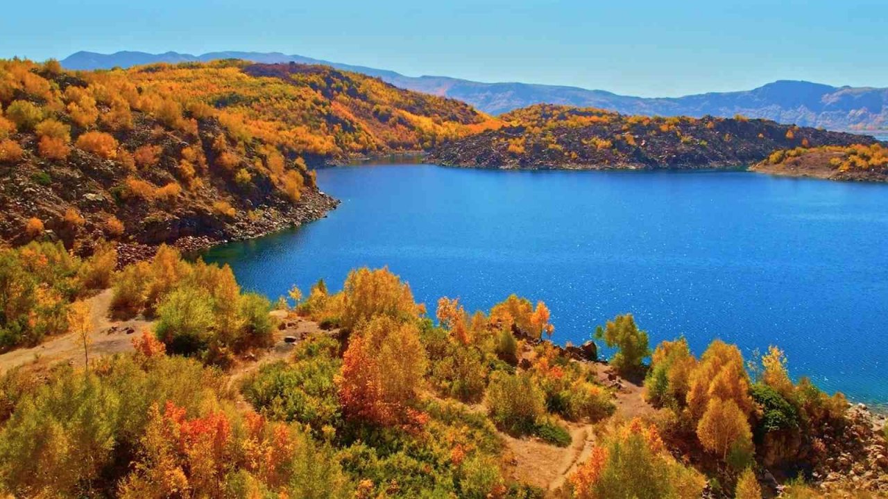 Kışa hazırlanan Nemrut Krater Gölü’nde renk cümbüşü