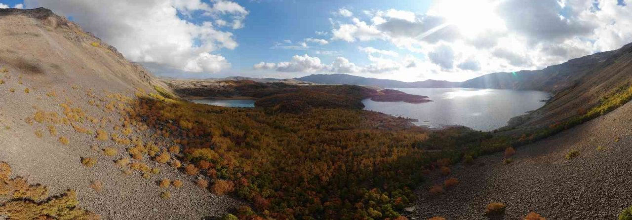 Kışa hazırlanan Nemrut Krater Gölü’nde renk cümbüşü