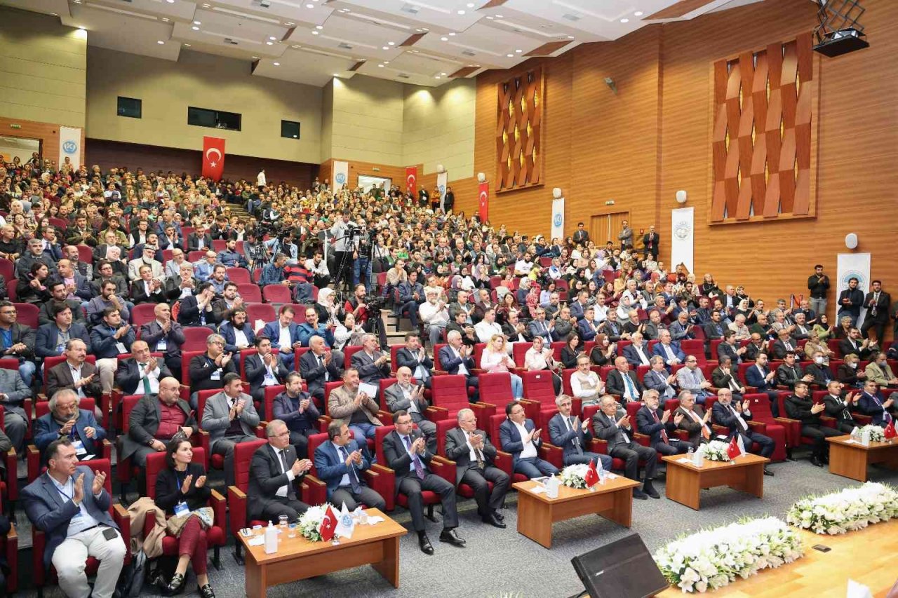 Başkan Yalçın: "Aile ve gençlik üzerine hain bir saldırı var"