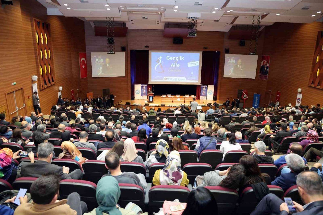 Başkan Yalçın: "Aile ve gençlik üzerine hain bir saldırı var"