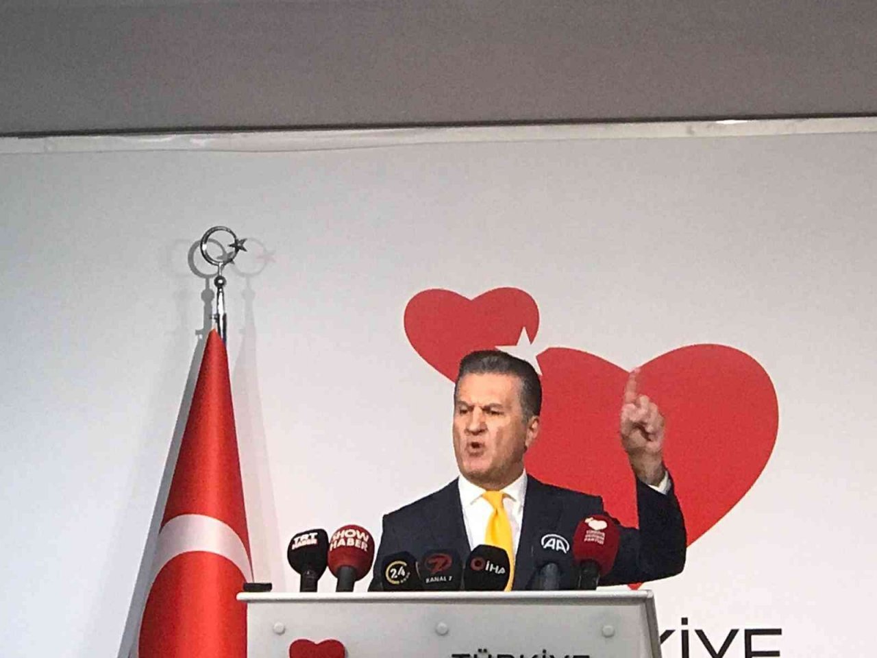 TDP Genel Başkanı Sarıgül: “Siyasilerin muhatabı devlet memurları değil, siyasilerdir”