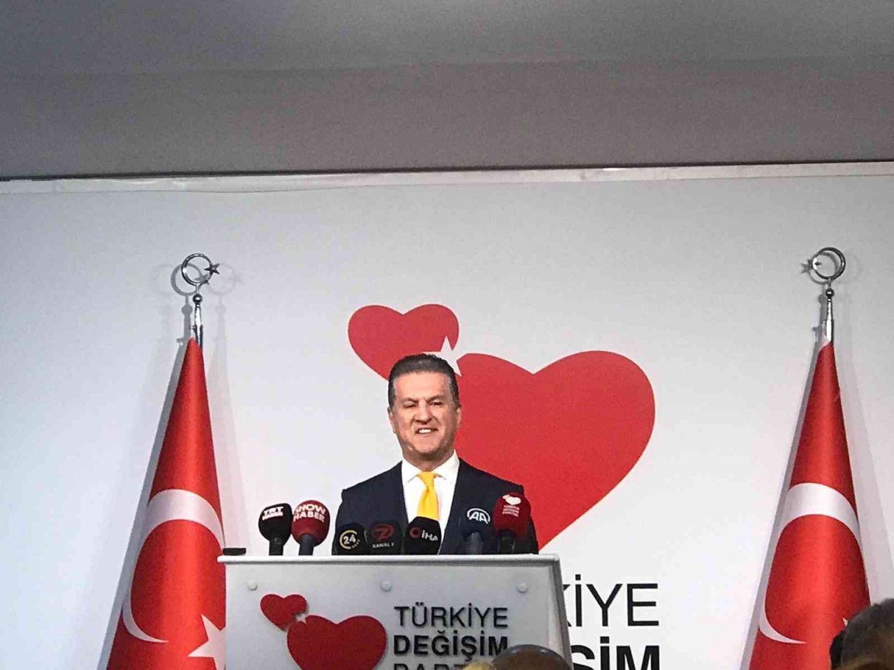 TDP Genel Başkanı Sarıgül: “Siyasilerin muhatabı devlet memurları değil, siyasilerdir”