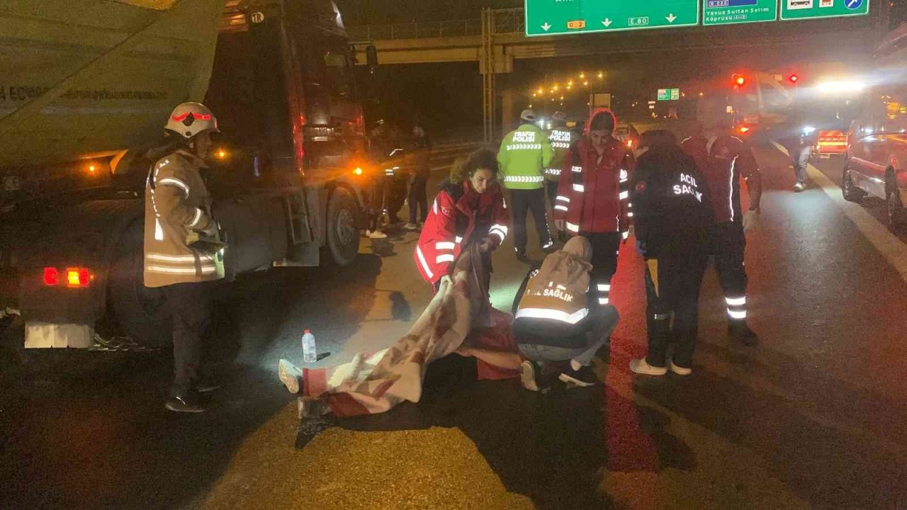 TEM’de akılalmaz kaza: Şakalaşırken motosikletten düştüler