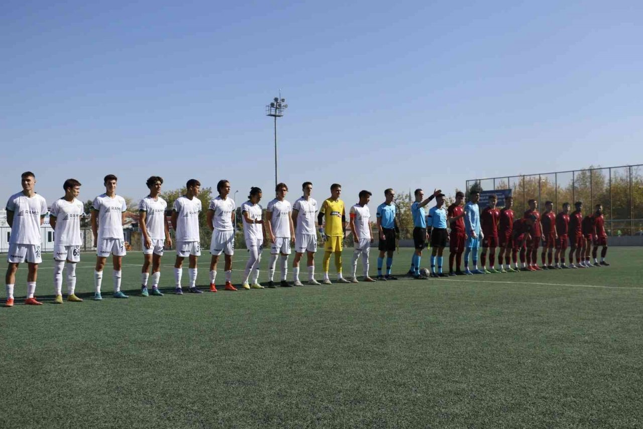 Genç horozlar lideri 3-1 ile geçti