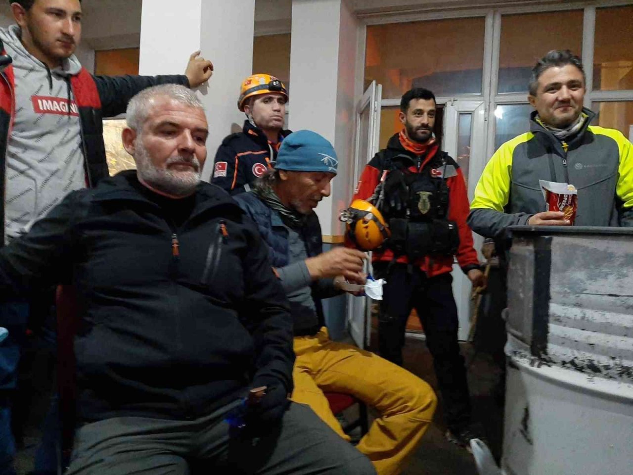 Uludağ’da mahsur kalan milli sporcu ve arkadaşı 5 saat sonra kurtarıldı