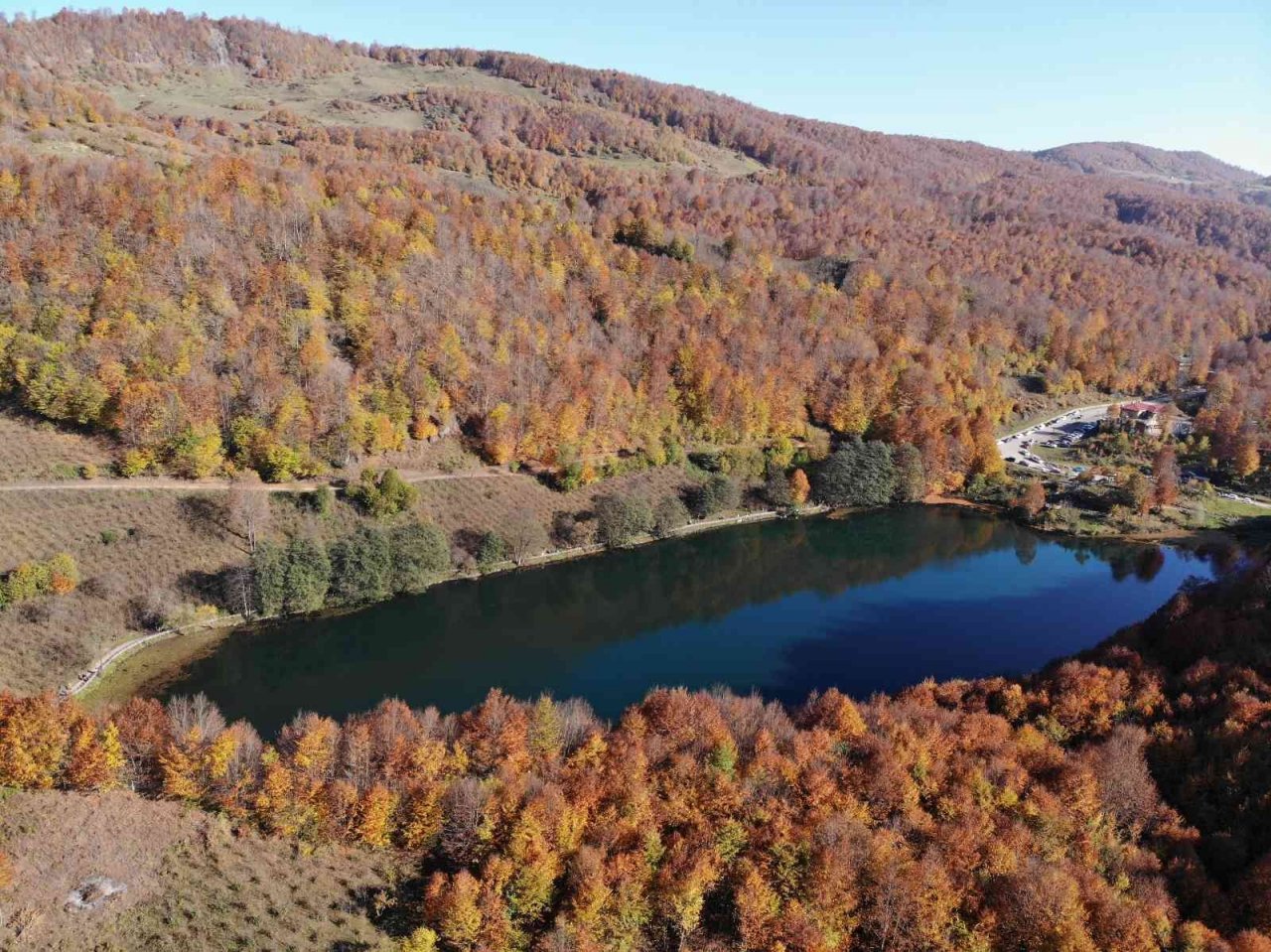 Ulugöl’de eşsiz renk cümbüşü: Günde 6 bin kişi geziyor