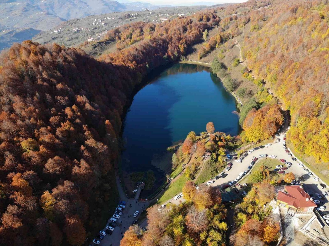 Ulugöl’de eşsiz renk cümbüşü: Günde 6 bin kişi geziyor