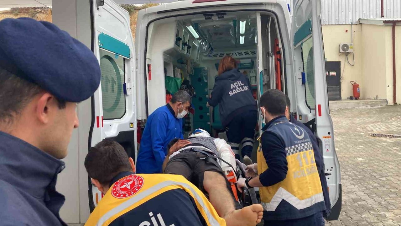 Göçmenleri taşıyan otobüs devrildi: 2 kişi öldü 40 kişi yaralandı