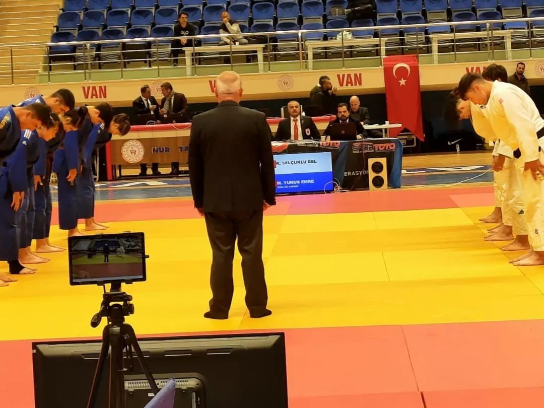 Yunusemre karma judo takımı Van’da ümit verdi