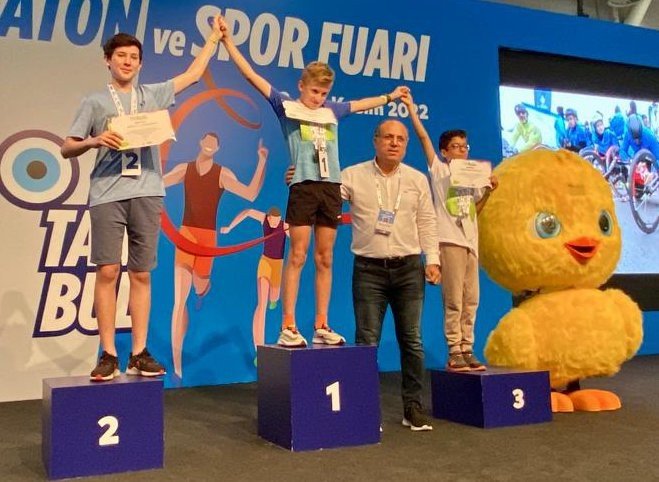 Öğrenciler 44. İstanbul Maratonu’nda derece aldı