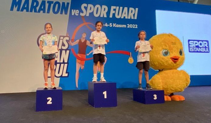 Öğrenciler 44. İstanbul Maratonu’nda derece aldı