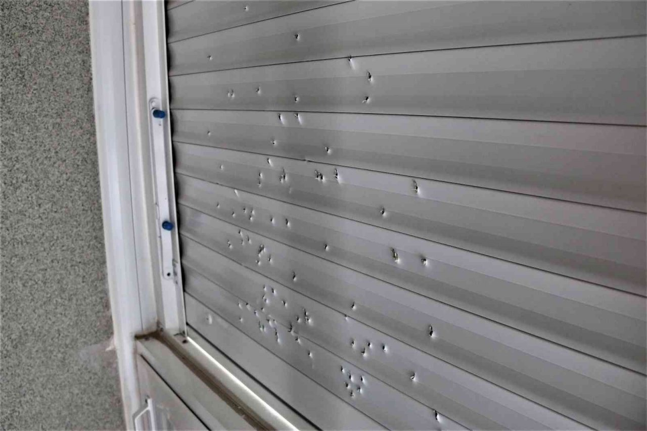 Yıkamak için balkonuna çıkan kadın, gördüğü manzara karşısında dehşete kapıldı