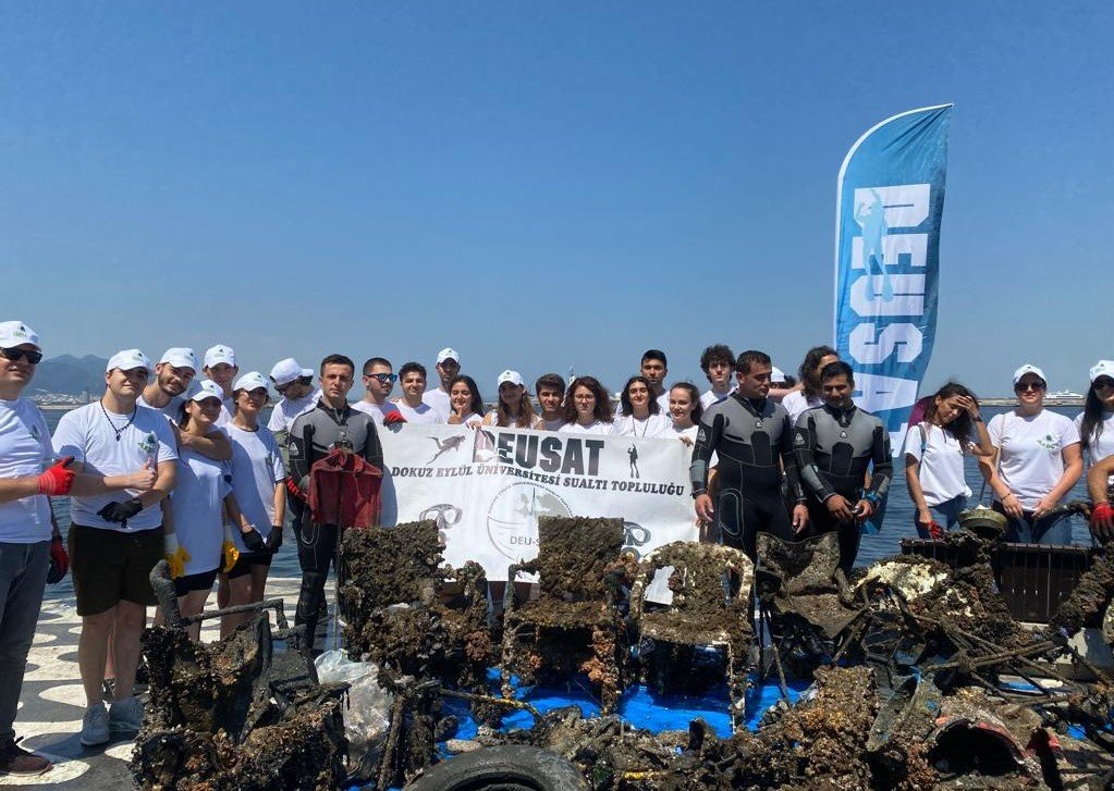 DEÜ Körfez’i temizliyor, atıkları dönüştürüyor