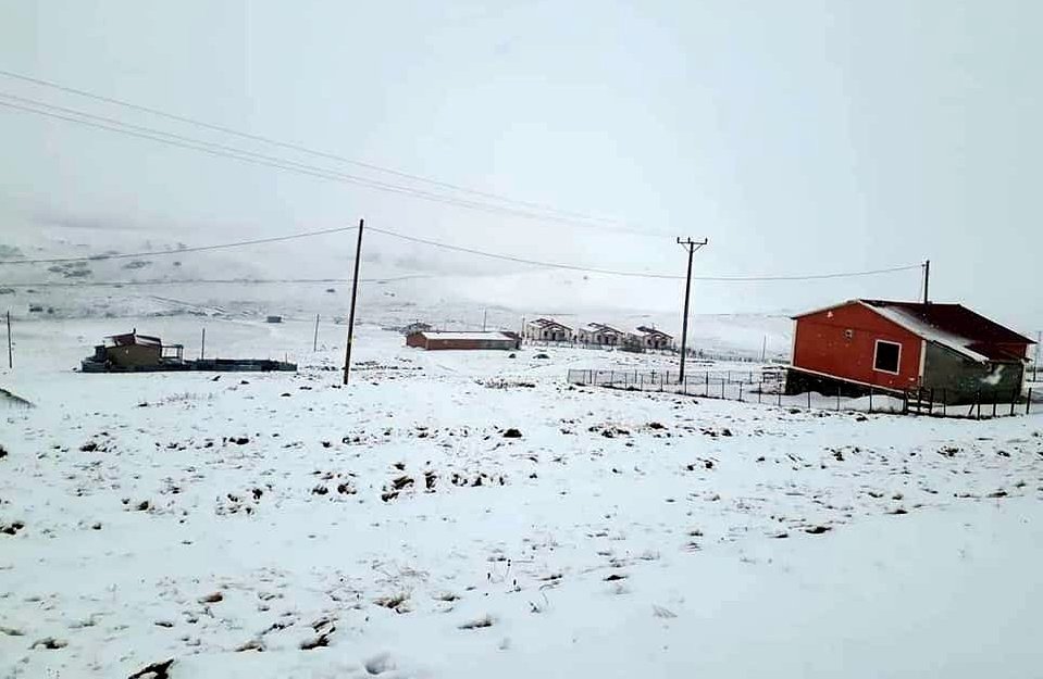 Bayburt’un yüksek kesimlerinde kar yağışı etkili oluyor