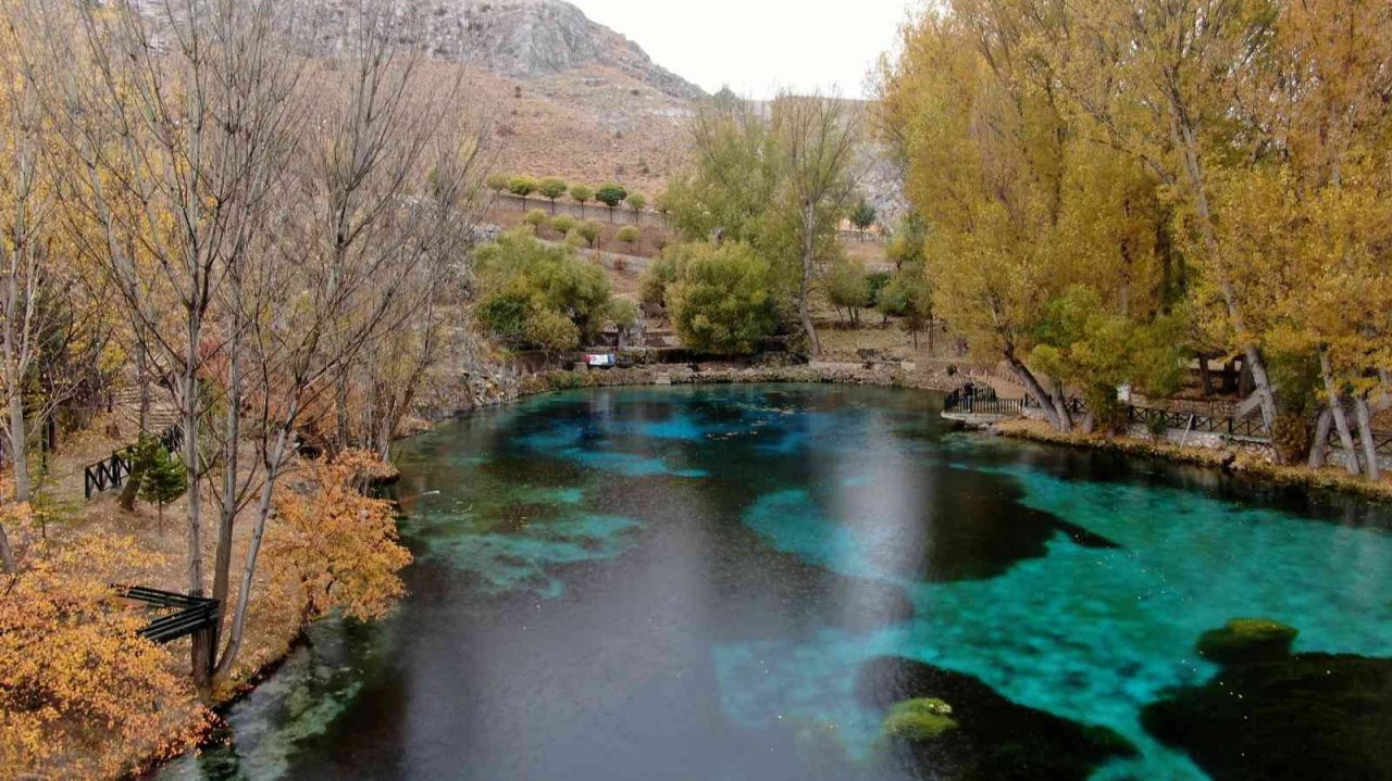 ’Bozkırın nazar boncuğu’ sonbaharda göz kamaştırıyor