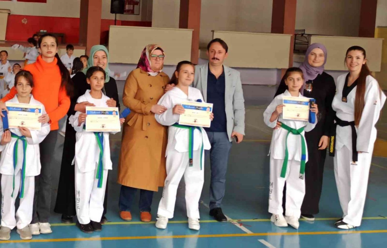 Bozüyük’te taekwando kuşak sınavı yapıldı