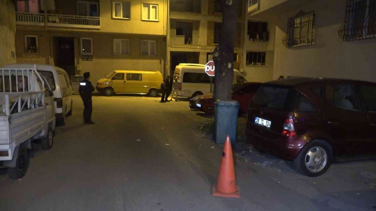 Bursa’da 2 şüpheli sokak ortasında tartıştıkları kadını ayağından vurdu