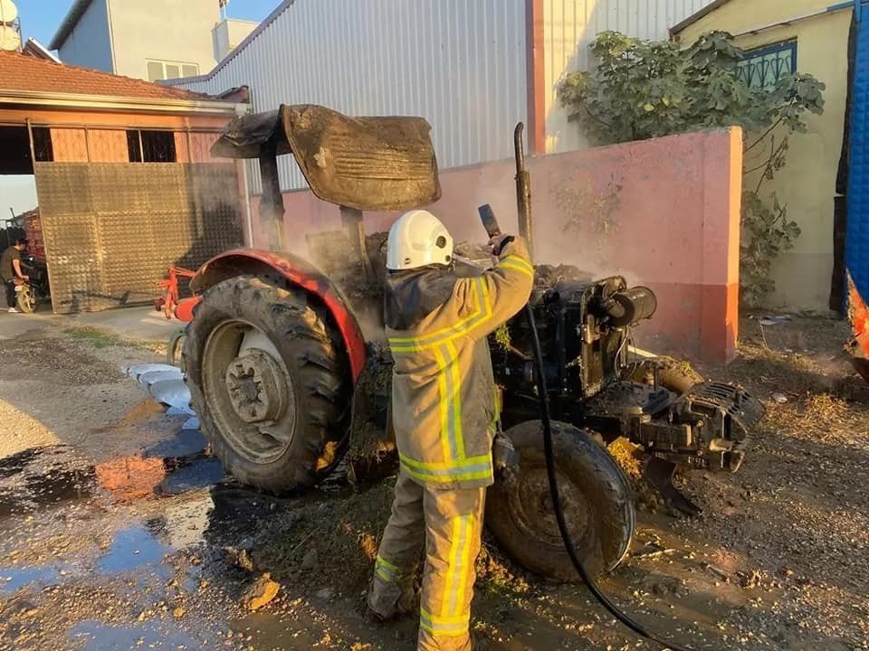 Bursa’da traktör alev alev yandı